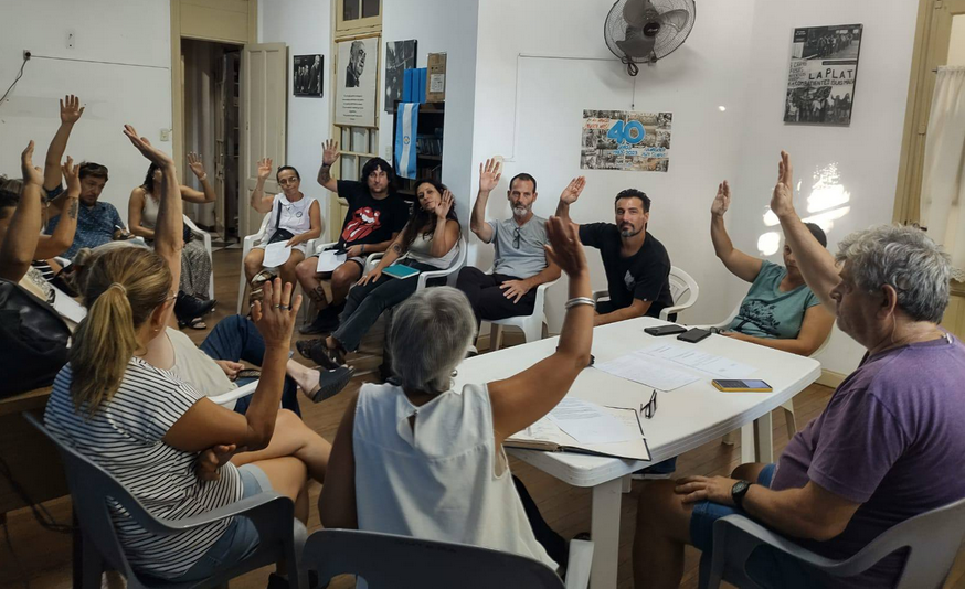 “La decisión de convocar a un paro obedece a que las políticas del gobierno nacional afectan mucho a la provincia e impiden un buen ofrecimiento a los docentes”