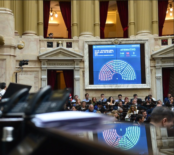 Falcone dijo ‘La aprobación fue contundente’, Randazzo exigió ver otra vez a “la política como una actividad noble” y Alonso apuntó que la Ley busca “cercenar los derechos del pueblo a elegir libre"