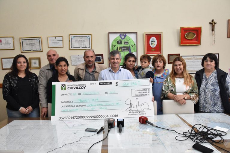 Fondo Educativo
Entregaron tres cheques por $1.204.266 para el inicio de obras en instituciones educ
