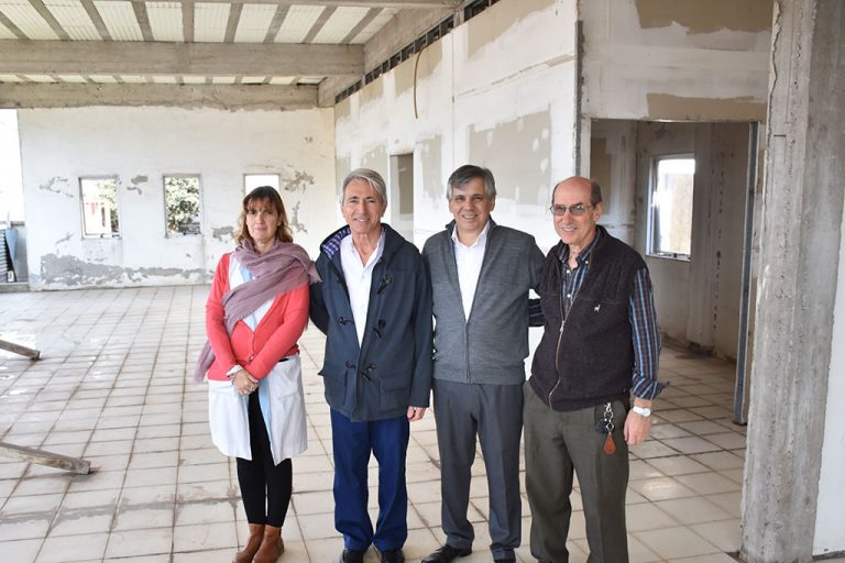 Hospital Municipal 
Avanzan en la obra de finalización de los consultorios externos con la reparació