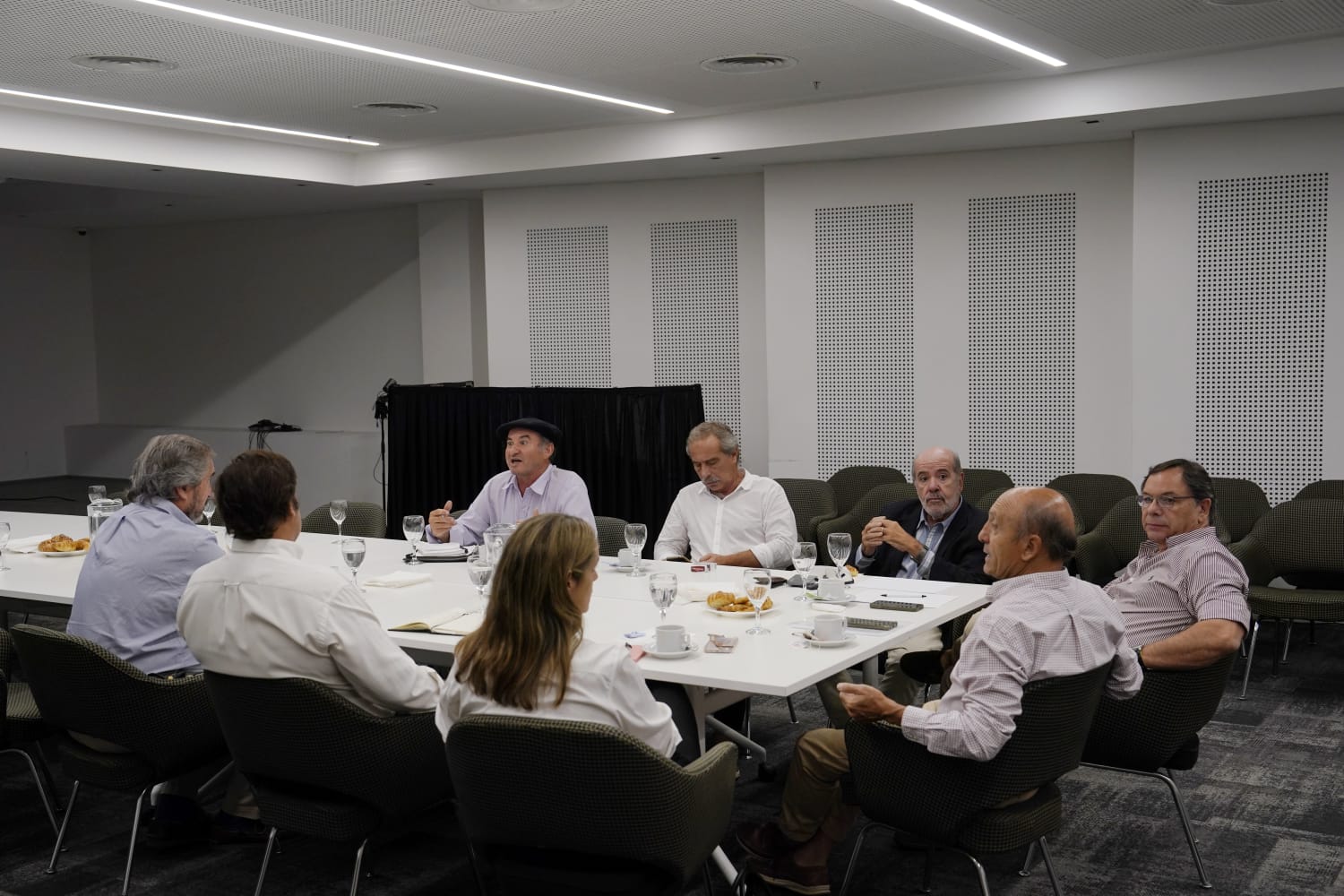 “En la reunión estuvimos evaluamos que algunas boletas vienen con un 520% de aumento y enviamos una nota al gobernador solicitando una prórroga hasta que se aclare”