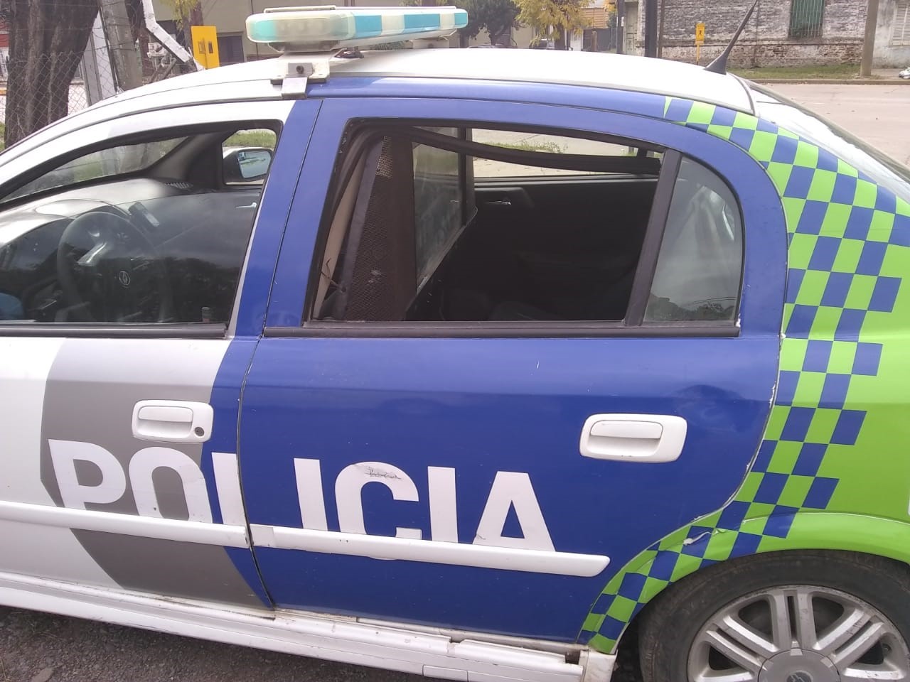 Resistencia a la autoridad, agresión al personal policial y rotura de móviles, delitos muy comunes e