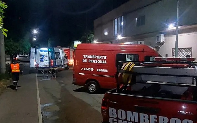 Incendio de gran magnitud en un departamento provocó quemaduras de consideración a su propietaria. La mujer está internada en UTI del Hospital