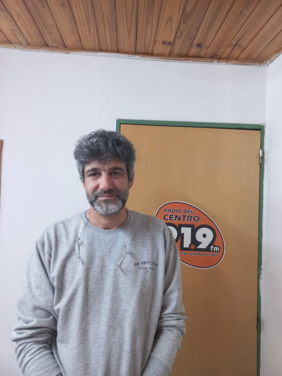 La Universidad como parte del estado nacional, es una de las instituciones de mayor prestigio que se lo ganó merced a aquello que produce y no solamente se trata de graduados sino también conocimiento