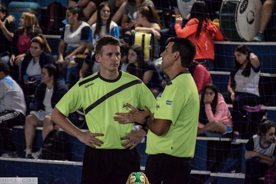 Eloy Santos
“Junto a mi compañero pitamos torneos que pretendíamos arbitrar, pero no esperábamos que