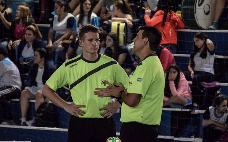 Eloy Santos
“Junto a mi compañero pitamos torneos que pretendíamos arbitrar, pero no esperábamos que