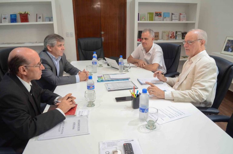 Realidad sanitaria 
Encuentro de trabajo con el ministro de Salud de la Provincia, Daniel Gollan