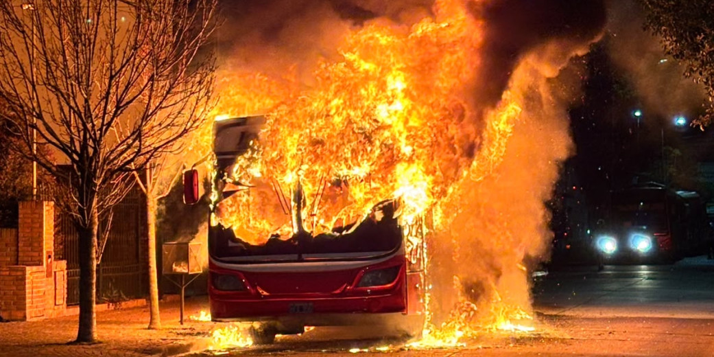 Luján: un colectivo incendiado y 45 traslados sanitarios a peregrinos