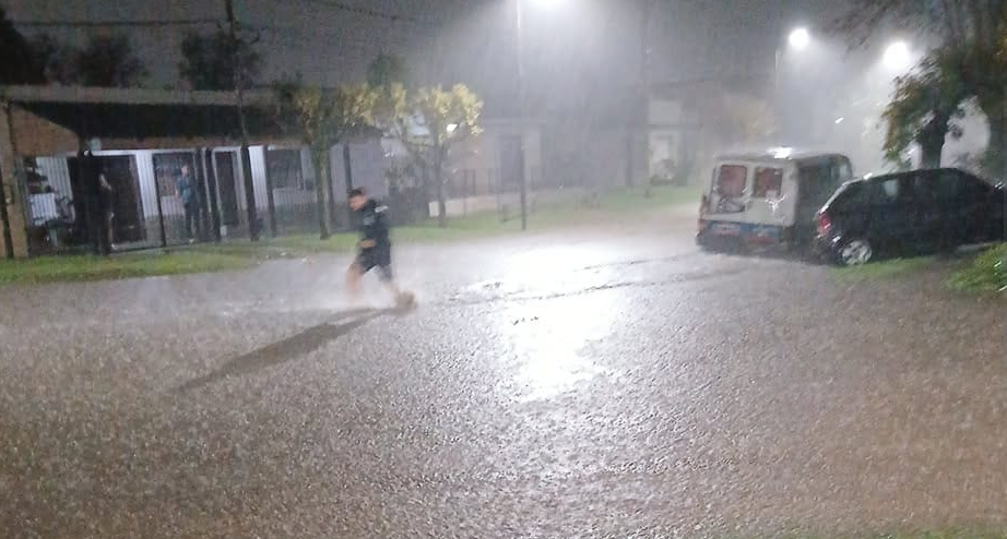 Personas evacuadas, calles anegadas y récord de precipitaciones en tres días del mes de mayo como saldo de la tormenta.