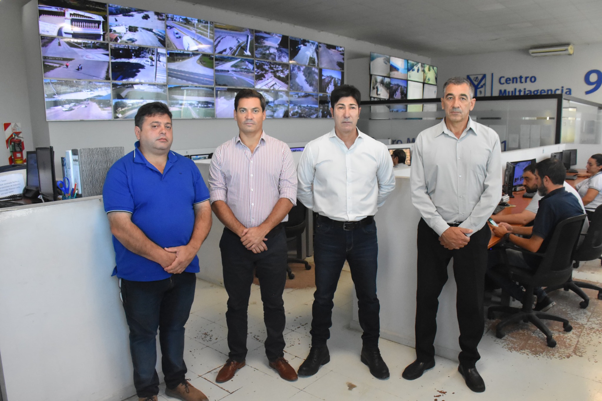 “En la actualidad, se están monitoreando alrededor de 300 cámaras de seguridad y los operadores trabajan permanentemente en contacto con el 911”