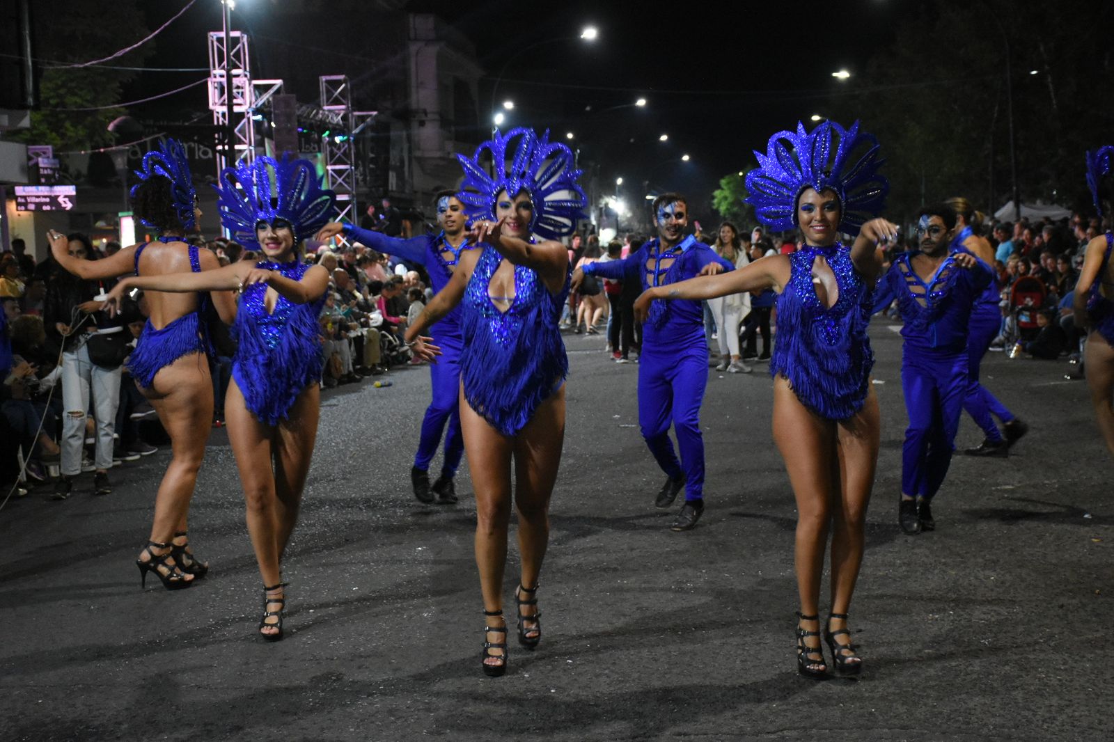 Primera noche de carnaval en el centro de la ciudad