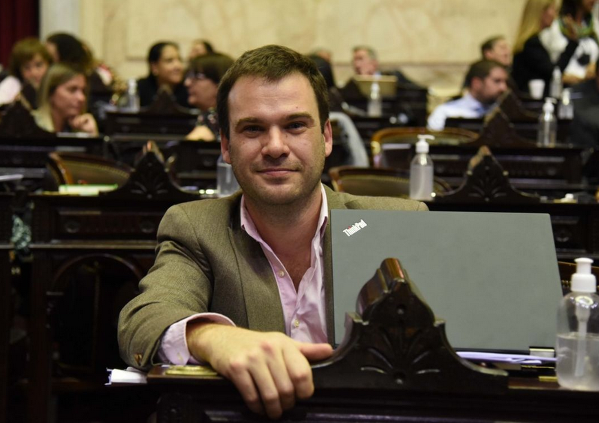 “Nuestra labor consiste en poder representar con seriedad a gente que no está en los extremos y aportar una colaboración sin interferencias pero poniendo límites con independencia”
