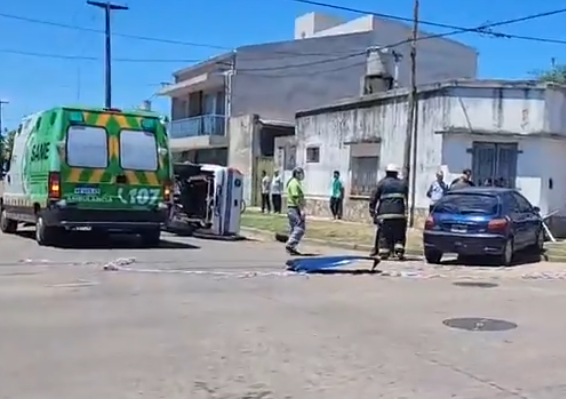 Violento choque entre un automóvil y una camioneta en Alem y Río Juramento