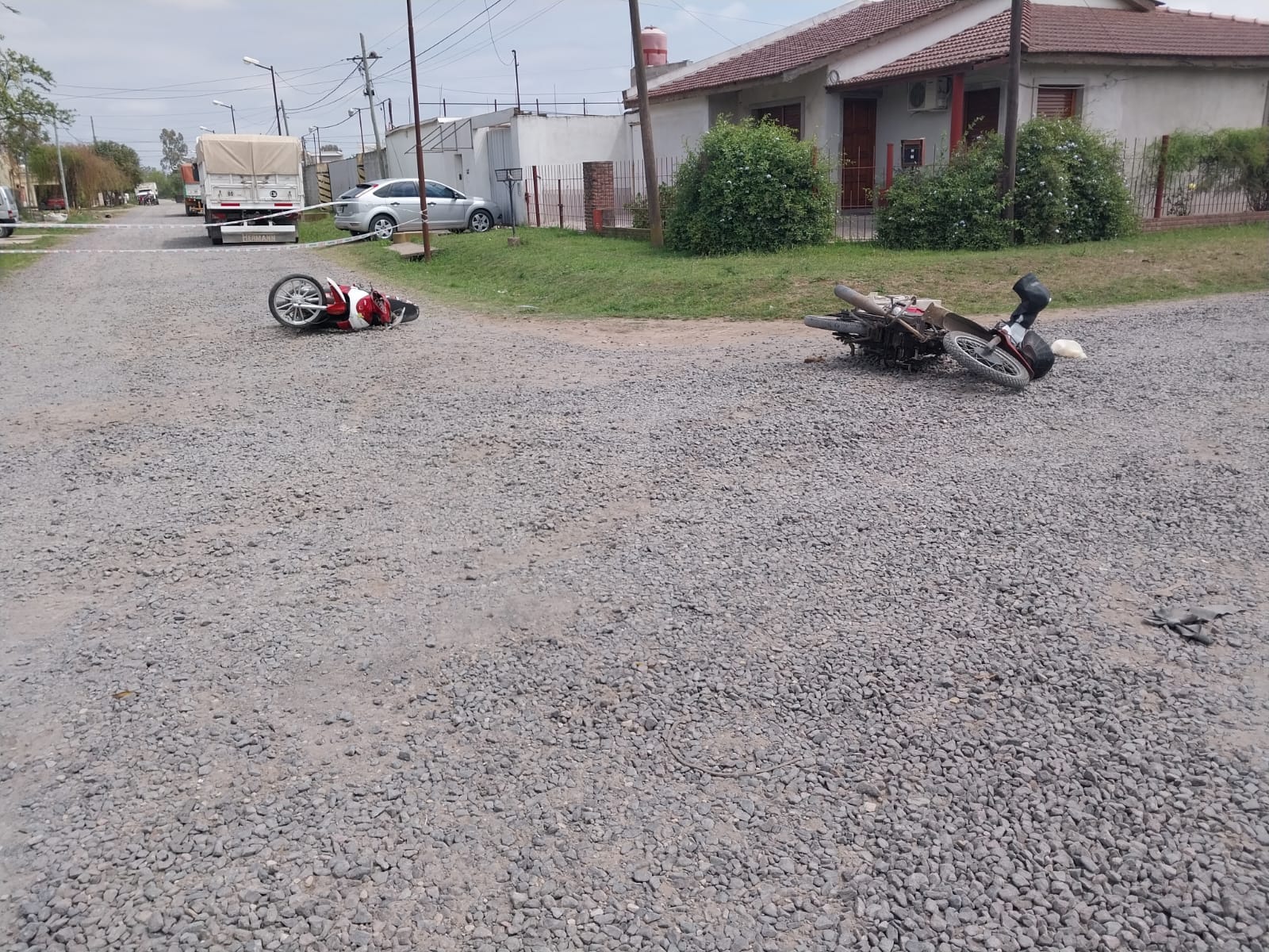 Una persona internada en Terapia Intensiva tras un fuerte choque entre dos motocicletas