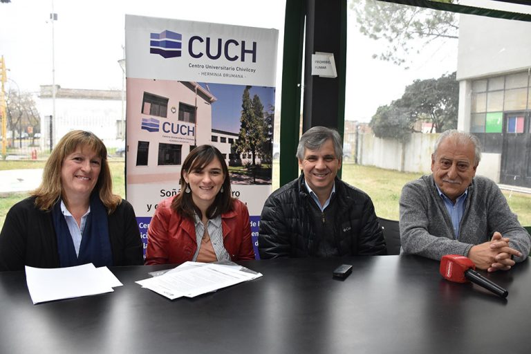 CUCH
Presentaron los cursos de extensión universitaria y cursos preuniversitarios