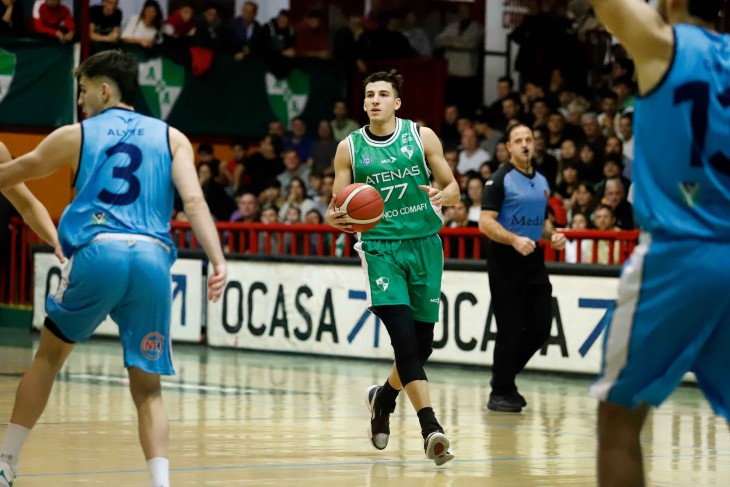 Atenas de Córdoba se adelantó en las finales ante Racing de Chivilcoy, esta noche se va la segunda.