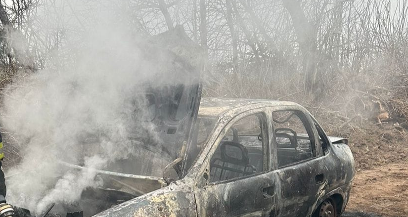 Para mantener la tendencia 2024, otro domingo con un incendio vehicular cuyos daños materiales fueron totales y un nuevo siniestro forestal.