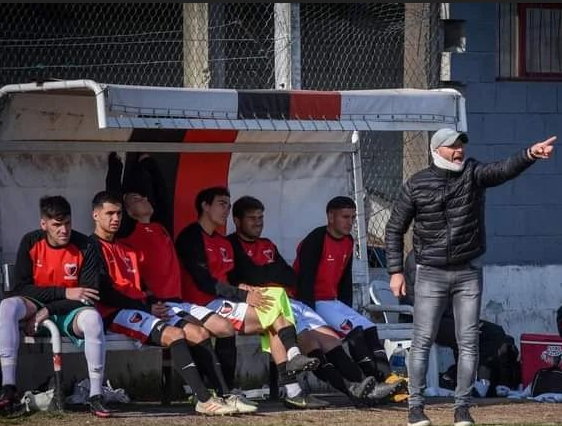 Luciano Abalos se convirtió en el nuevo director técnico de Huracán.