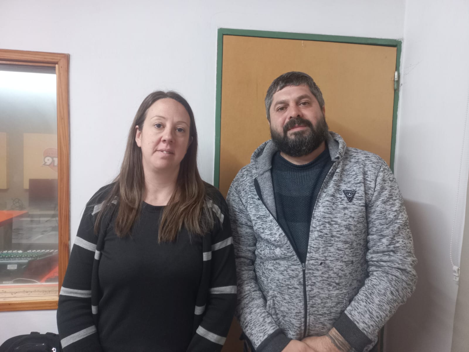 "Nos hacen falta casi cuatro salarios para llegar a la canasta básica", sostienen Franco Tello y Carolina Cialdo