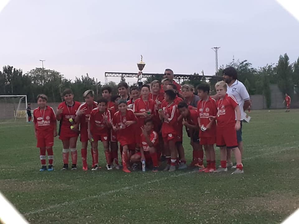 Fútbol
Independiente campeón de Oro de la Novena División