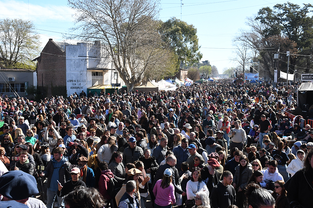Una multitud disfrutó de la 5ª Fiesta del Asado Criollo en Moquehuá: La celebración reunió a vecinos y visitantes