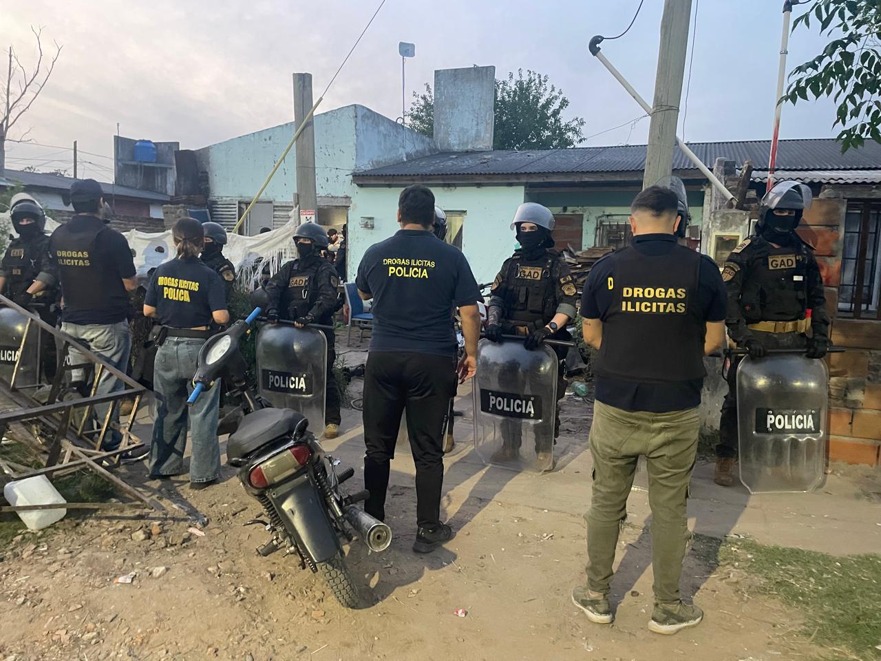 Allanamientos, secuestros de marihuana y cocaína, con un par de detenidos por tenencia de estupefacientes con fines de comercialización