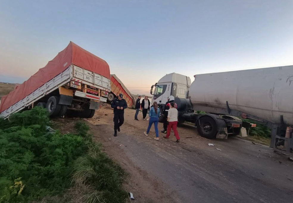 Un camionero muerto y tres heridos tras un choque en cadena sobre el arroyo Saladillo
