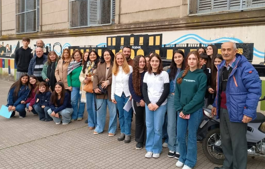 Reinauguran el mural "Rayuela" a 112 años del nacimiento del escritor y proyectan crear ‘la ruta de Cortázar’ en Chivilcoy