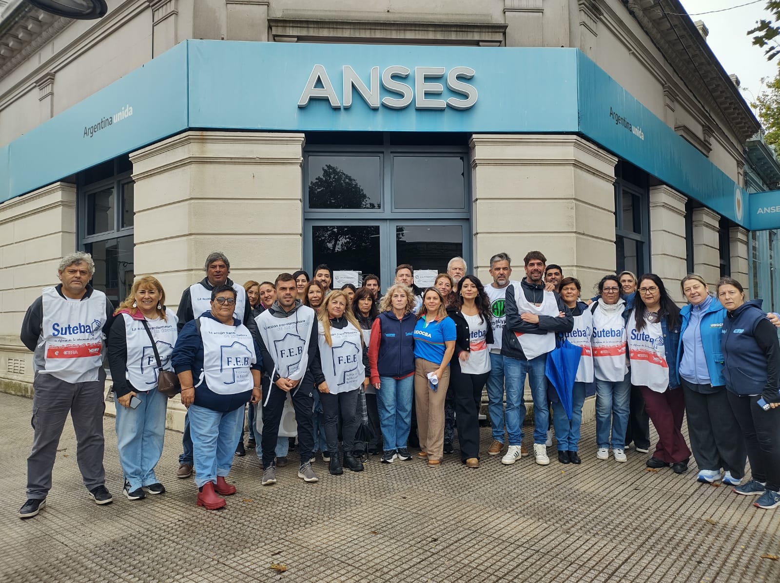 Reclamaron en las puertas del organismo local “la inmediata devolución de los fondos jubilatorios retenidos que corresponden al IPS”