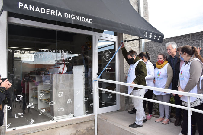 El Taller Dignidad inauguró su panadería, desde este sábado se encuentra abierta al público