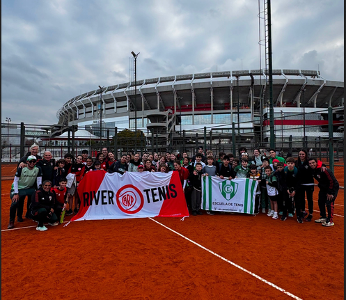 Otra experiencia involvidable: la Escuela de Tenis del Club Gimnasia visitó a River Plate