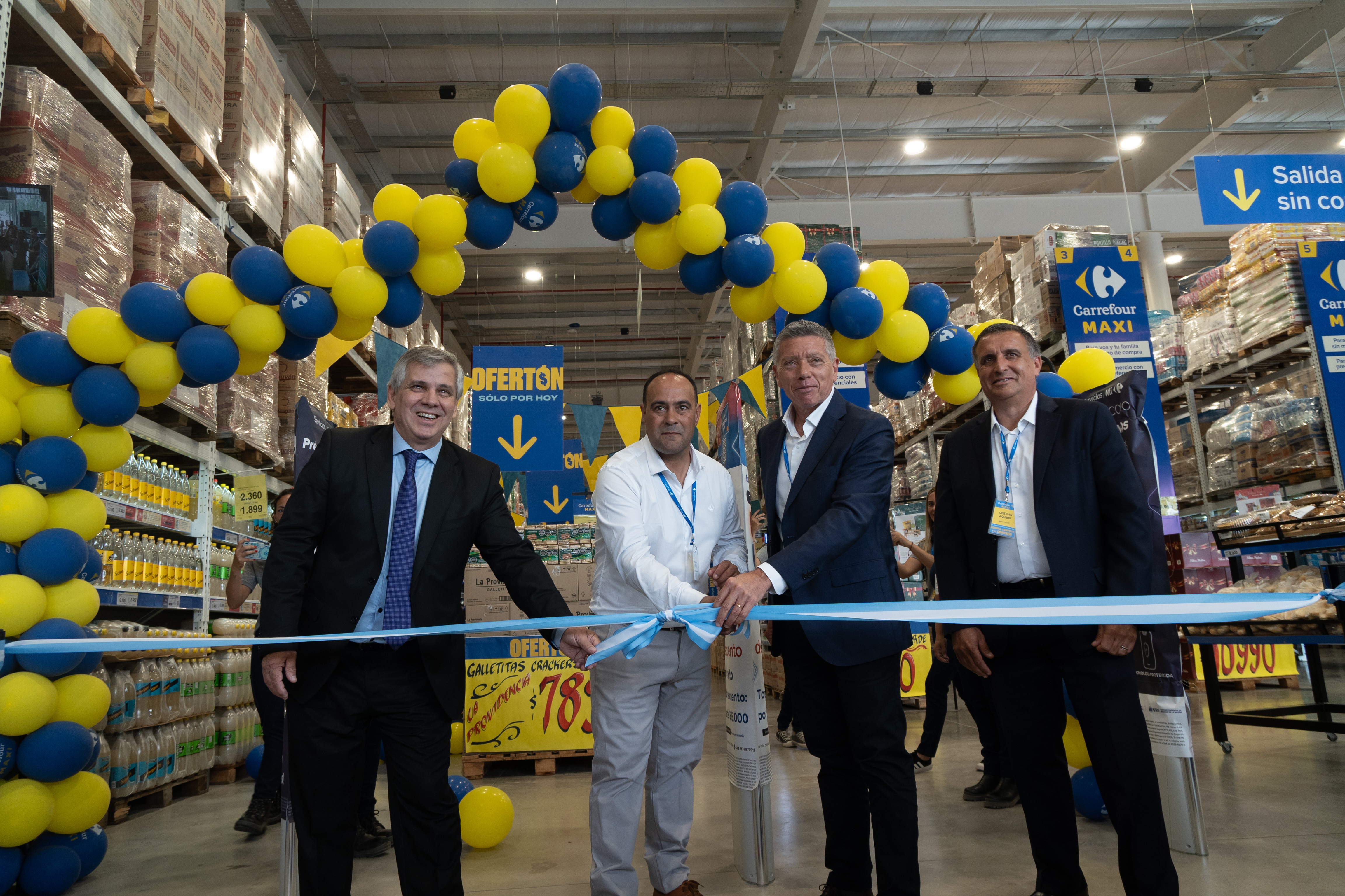 Carrefour inauguró cuatro nuevas sucursales en 24 hs. y llegó a las 35 aperturas en 2024