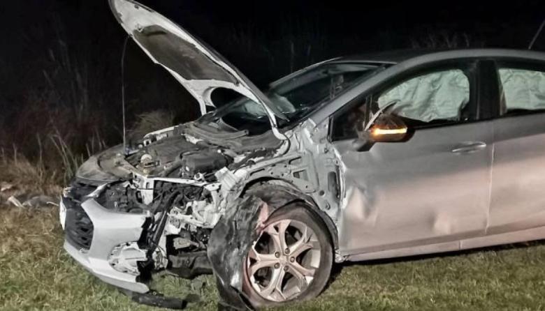 Junín: se desprendió la rueda de un camión, chocó contra un auto en la Ruta 46 y no hubo heridos