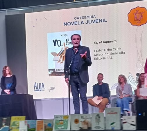 “Es una alegría ser distinguido por una entidad de la que fui fundador y por una novela que postuló la editorial”, remarcó Oche Califa