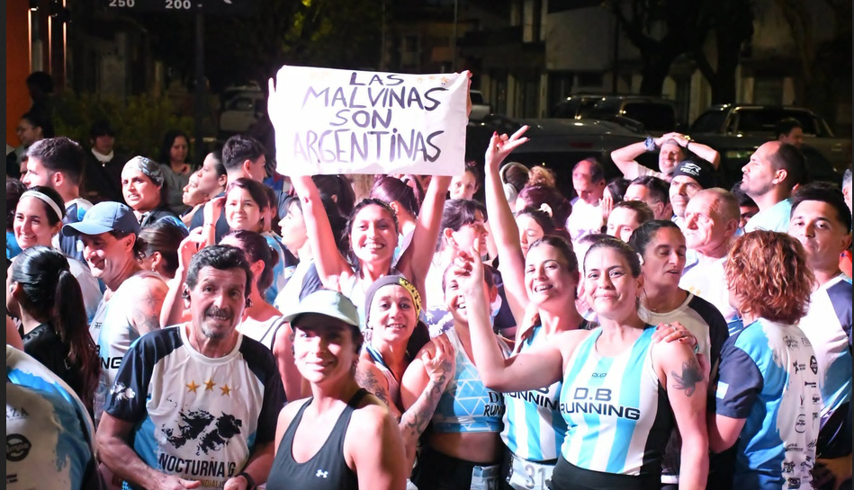 Fiesta de atletismo y emoción en la Plaza Belgrano: se corrió la prueba nocturna de JG Training