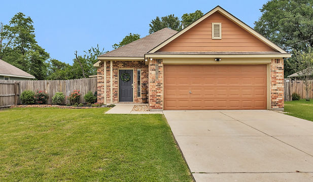 01-704 Heritage Dr-01_edited.jpg