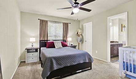 11-704 Heritage Dr-11.jpg