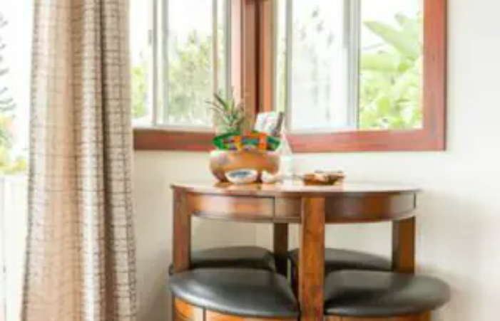 Kona_Vacation_Rental_Dining_Table.png