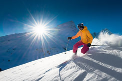 girl-telemark-skiing-3T9GEJ8.jpg