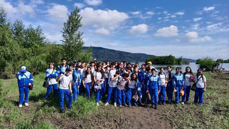 ¡Naturaleza, vida sana y comunidad! 6° Básico protagoniza jornada de trekking pedagógico