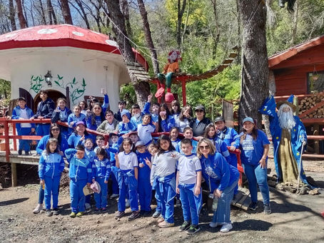 Estudiantes visitan "El Bosque Encantado" en la ciudad de Chillán