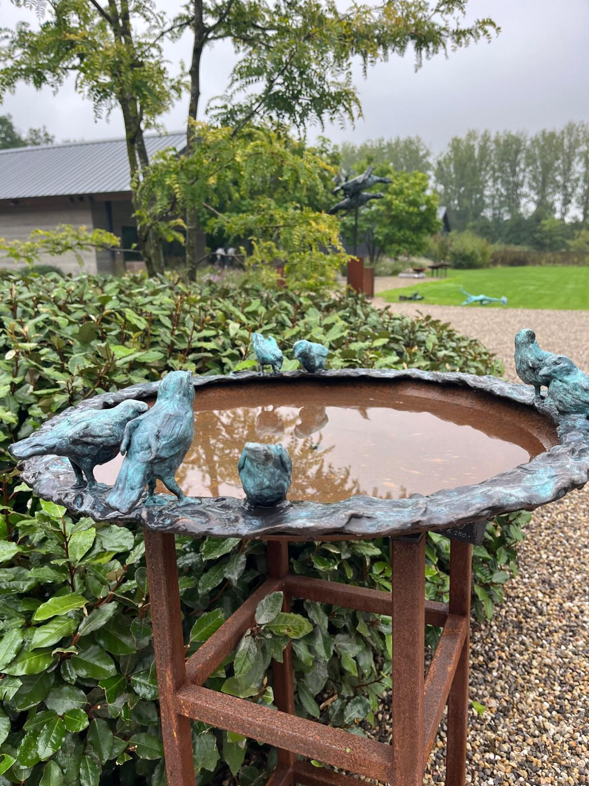 Waterside gathering - Yvon van Wordragen