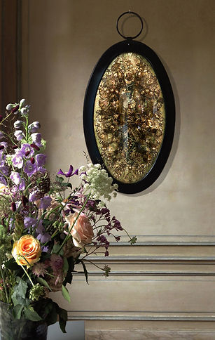 XL Horus in ruimte met bloemen-Carina Wagenaar.jpeg