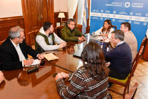 Continúan las conversaciones con gremios estatales por paritarias