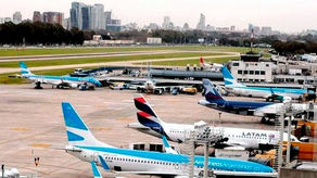 Reducirán entre 10 y 30% los vuelos a Europa, Estados Unidos, Brasil y otros países