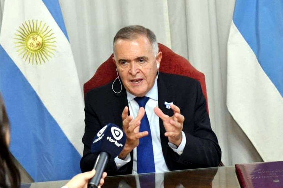 El gobernador Osvaldo Jaldo ratificó su reclamo por una distribución justa de los impuestos y aportes nacionales, y detalló avances en obras clave para Tucumán.