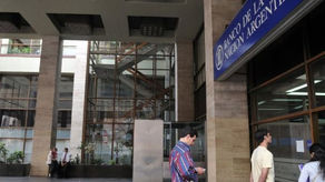 Milei transforma el Banco Nación en sociedad anónima sin aval del Congreso