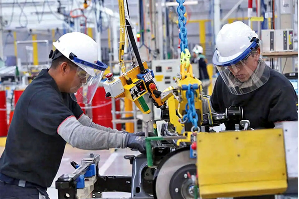 El empleo asalariado registrado cayó a su nivel más bajo en la era Milei: más de 200.000 puestos perdidos