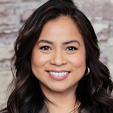 Rosanna Canonigo_Headshot_edited.jpg