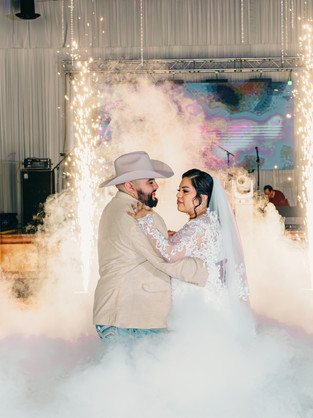 Erik & Emma – A Warm, Rustic Celebration 🌿💍